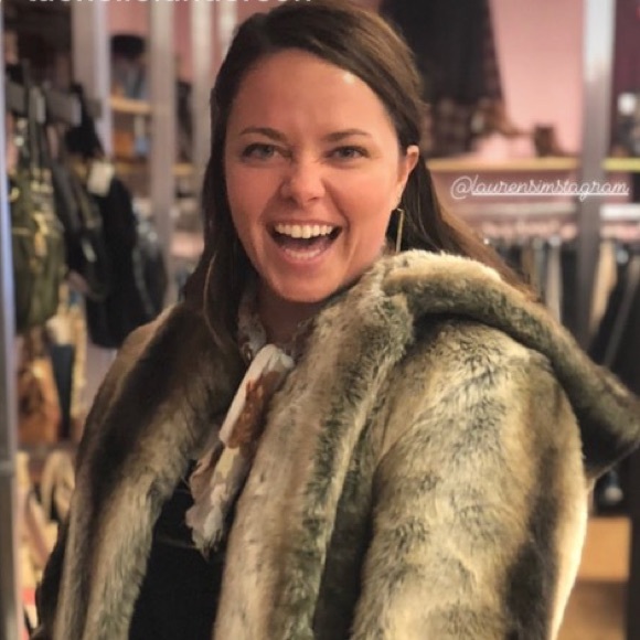 Meet your Posher, Lauren - Picture 1 of 1